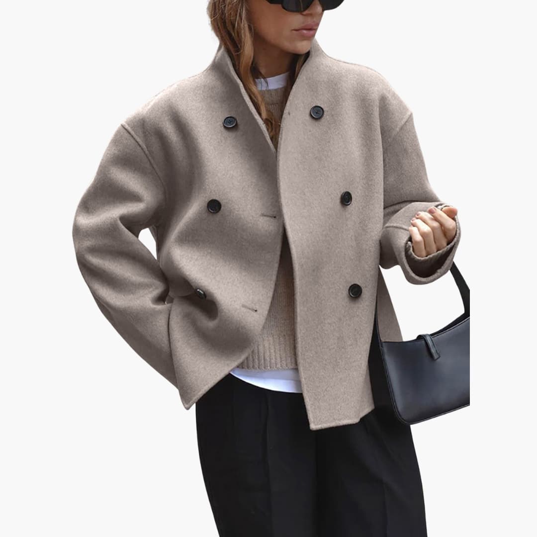 Damesjack met een ruime snit en knoopsluiting aan de voorkant