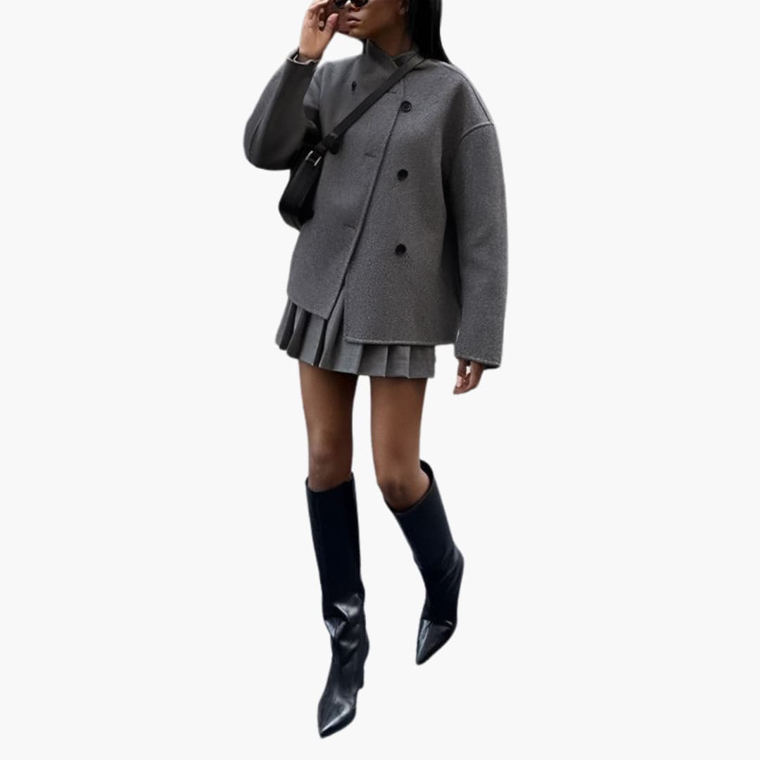 Damesjack met een ruime snit en knoopsluiting aan de voorkant